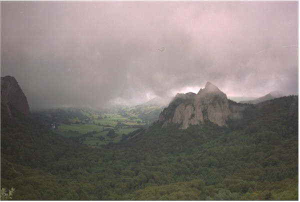 le_Mont_Dore_Volcans.jpg (42190 bytes)